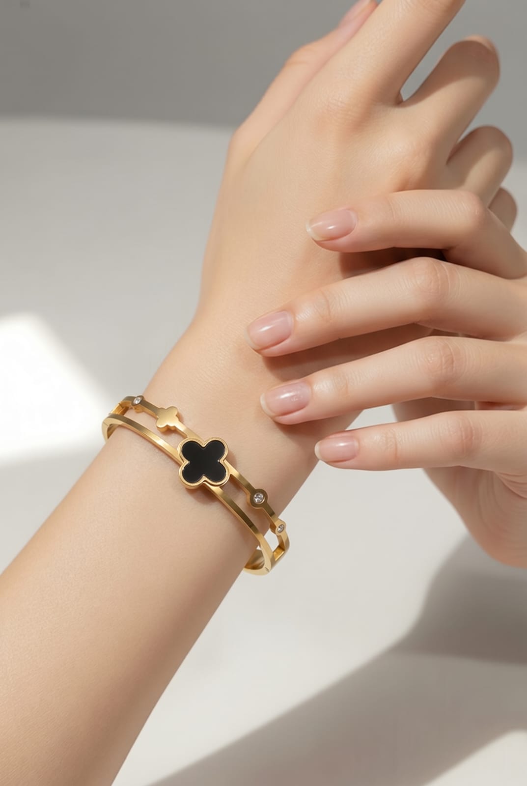 FAS Clover Cuff-G-BK