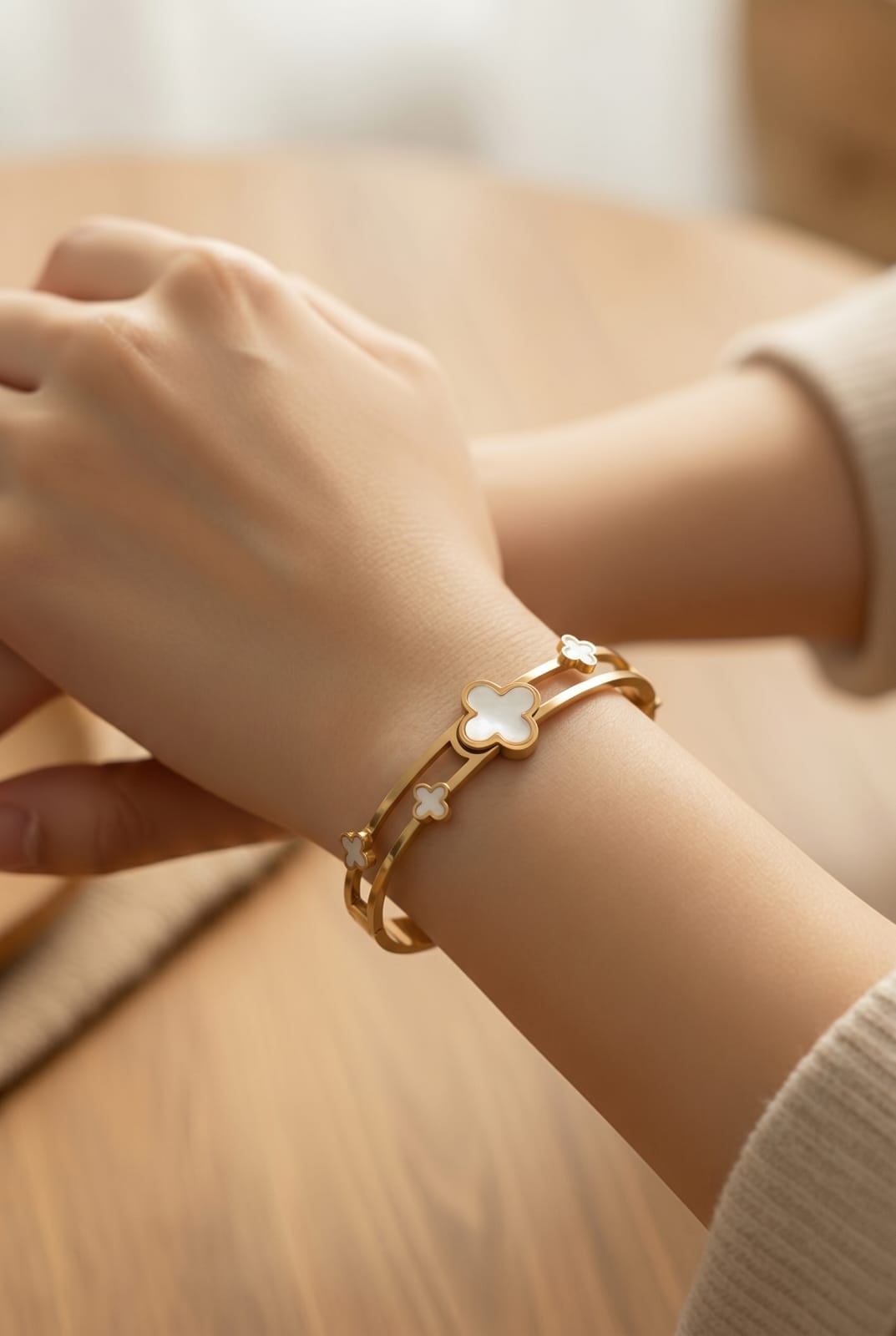 FAS Clover Cuff-G-WHT